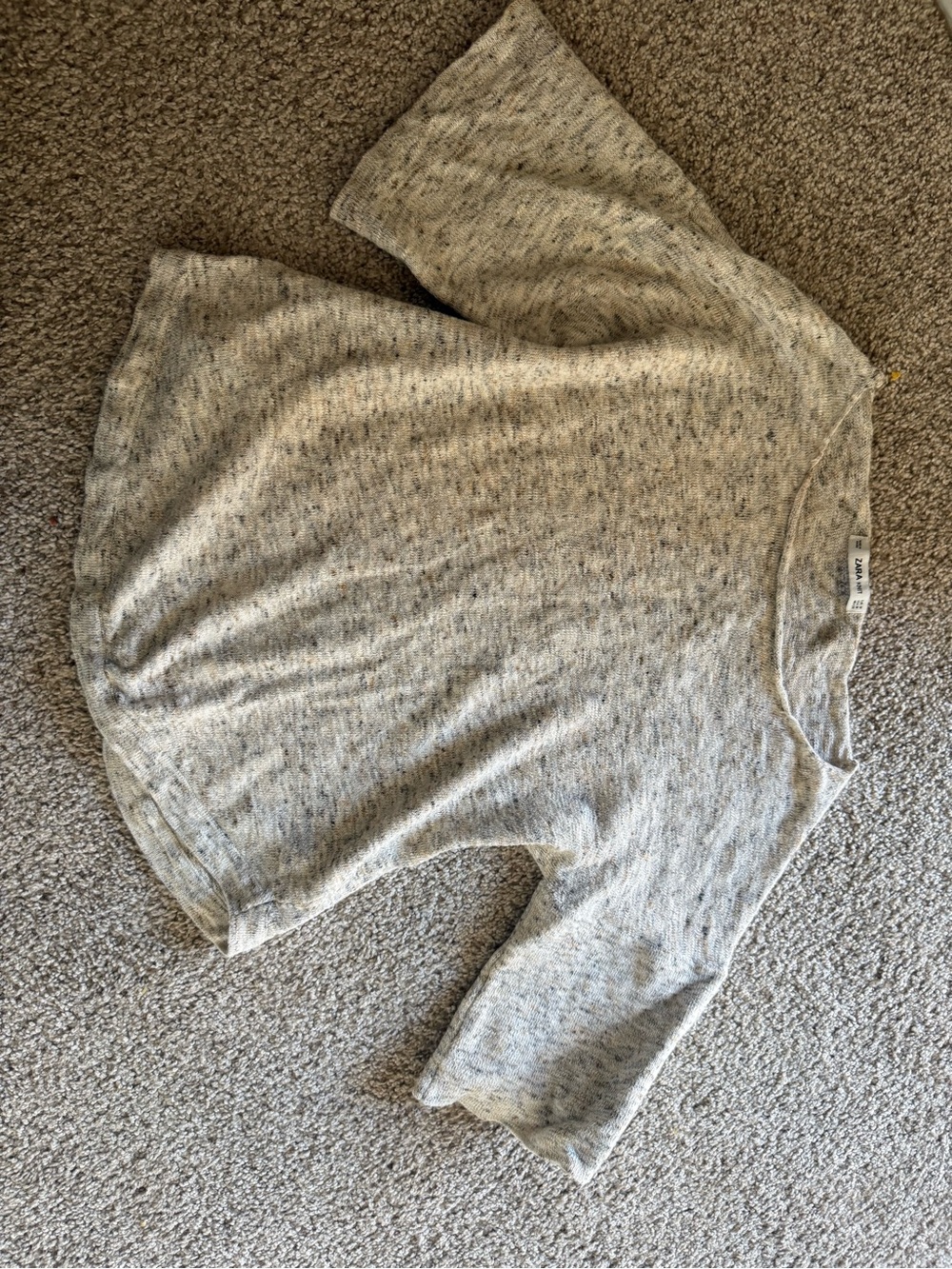 Zara Heathered Light Gray Scoop Neck Short-Sleeve Sweater